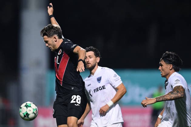 Soccer, 3rd Division, Matchday 3: FC Viktoria Köln vs. SC Preußen Münster on August 30, 2026, at Sportpark Höhenberg in Cologne. Pascal Fallmann (Cologne, left); Antonio Tikvic (Münster, right). DFB regulations prohibit any use of photographs as image sequences and or quasi-video. xRx