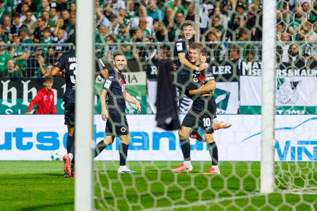 KOELN, GERMANY - AUGUST 30, 2026: David Otto (FC Viktoria Köln, 10) and his teammates celebrating the goal of Noah Maboulou (FC Viktoria Köln, 37) during the 3rd division match on gameday 3 between Viktoria Koeln vs. Preußen Muenster at the Sportpark Hoehenberg on August 30, 2026 in Koeln, Germany. DFL REGULATIONS PROHIBIT ANY USE OF PHOTOGRAPHS AS IMAGE SEQUENCES AND OR QUASI-VIDEO. Nordrhein-Westfalen Germany Copyright: xLeahxKohringx