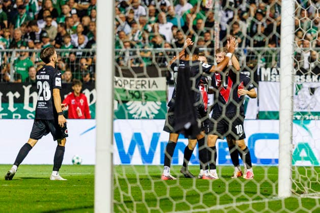 KOELN, GERMANY - AUGUST 30, 2026: David Otto (FC Viktoria Köln, 10) and his teammates celebrating the goal of Noah Maboulou (FC Viktoria Köln, 37) during the 3rd division match on gameday 3 between Viktoria Koeln vs. Preußen Muenster at the Sportpark Hoehenberg on August 30, 2026 in Koeln, Germany. DFL REGULATIONS PROHIBIT ANY USE OF PHOTOGRAPHS AS IMAGE SEQUENCES AND OR QUASI-VIDEO. Nordrhein-Westfalen Germany Copyright: xLeahxKohringx