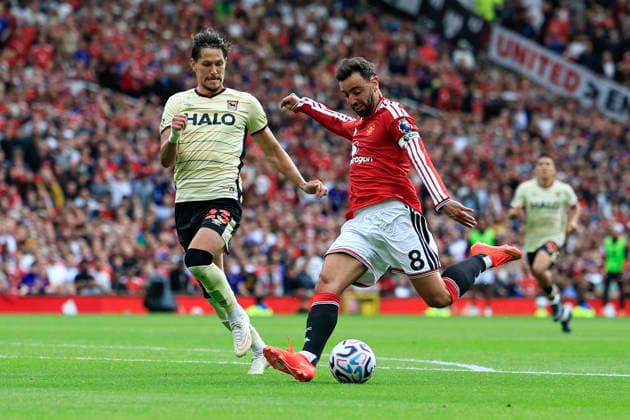 Manchester United, ManU v Ipswich Town, Premier League Bruno Fernandes (8) of Manchester United scores the equalising goal to make it 1-1 during the Premier League match between Manchester United and Ipswich Town at Old Trafford, Manchester, UK on 30 August 2026. Manchester Old Trafford Greater Manchester UK Editorial use only DataCo restrictions apply See www.football-dataco.com , Copyright: xConorxMolloyx PSI-24777-0113
