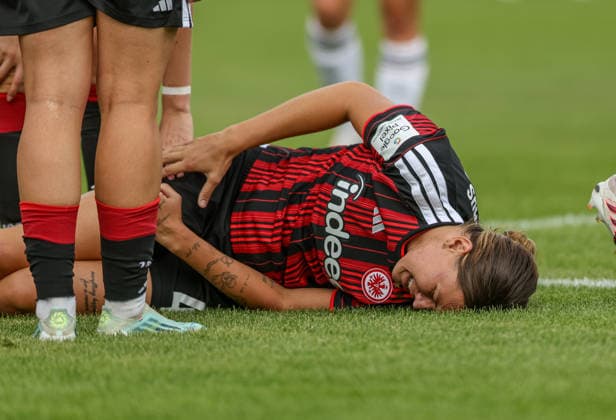 GER, Frankfurt, Eintracht Frankfurt vs 1. FC Nürnberg, Google Pixel Frauen Bundesliga, Fussball, DFB, Spielzeit 2026 2027, Stadion am Brentanobad, 2. Spieltag im Bild: Larissa Mühlhaus (Eintracht Frankfurt Frauen 47), Verletzung, Schmerzen, Emotionen, die Spielerin muss verletzt den Platz verlassen DFB DFL REGULATIONS PROHIBIT ANY USE OF PHOTOGRAPHS AS IMAGE SEQUENCES AND OR QUASI-VIDEO, 30.08.2026 *** GER, Frankfurt, Eintracht Frankfurt vs. 1. FC Nürnberg, Google Pixel Women s Bundesliga, Soccer, DFB, 2026–2027 Season, Stadion am Brentanobad, Matchday 2 in Pictures: Larissa Mühlhaus, Eintracht Frankfurt Women, 47, Injury, pain, emotions; the player has to leave the field injured. DFB and DFL regulations prohibit any use of photographs as image sequences and or quasi-video. August 30, 2026 Copyright: HMBxMedia HendrikxHamelau