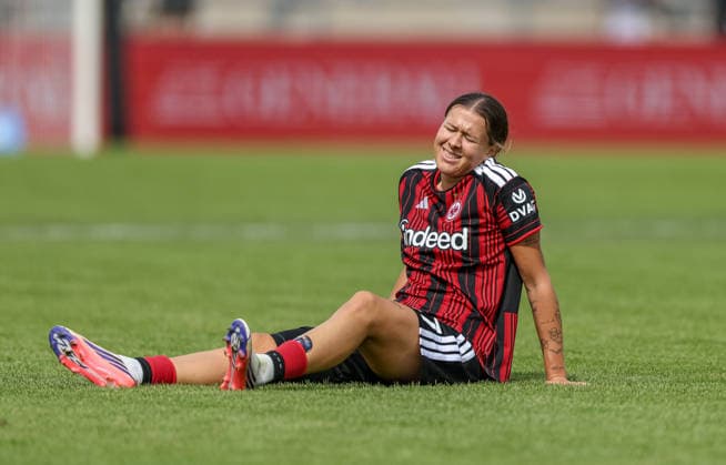 GER, Frankfurt, Eintracht Frankfurt vs 1. FC Nürnberg, Google Pixel Frauen Bundesliga, Fussball, DFB, Spielzeit 2026 2027, Stadion am Brentanobad, 2. Spieltag im Bild: Larissa Mühlhaus (Eintracht Frankfurt Frauen 47), Verletzung, Schmerzen, Emotionen, die Spielerin muss verletzt den Platz verlassen DFB DFL REGULATIONS PROHIBIT ANY USE OF PHOTOGRAPHS AS IMAGE SEQUENCES AND OR QUASI-VIDEO, 30.08.2026 *** GER, Frankfurt, Eintracht Frankfurt vs. 1. FC Nürnberg, Google Pixel Women’s Bundesliga, Soccer, DFB, 2026–2027 Season, Stadion am Brentanobad, Matchday 2 in Pictures: Larissa Mühlhaus, Eintracht Frankfurt Women’s Team, 47, Injury, pain, emotions; the player has to leave the field injured. DFB and DFL regulations prohibit any use of photographs as image sequences and or quasi-video. August 30, 2026 Copyright: HMBxMedia HendrikxHamelau