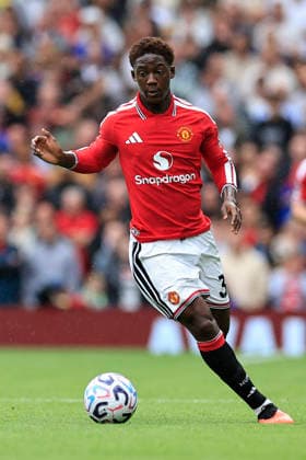 Manchester United, ManU v Ipswich Town, Premier League Kobbie Mainoo (37) of Manchester United runs with the ball during the Premier League match between Manchester United and Ipswich Town at Old Trafford, Manchester, UK on 30 August 2026. Manchester Old Trafford Greater Manchester UK Editorial use only DataCo restrictions apply See www.football-dataco.com , Copyright: xConorxMolloyx PSI-24777-0125
