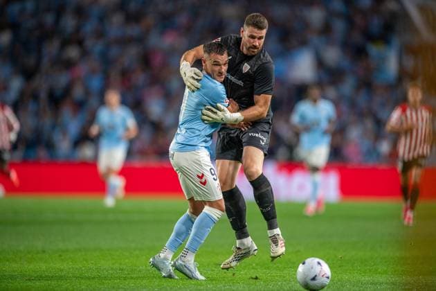 ESP LaLiga EA Sports RC Celta Vigo vs. Athletic Club Bilbao: Unai Simon of Athletic and Ferran Jutgla of Celta Vigo during the LaLiga EA Sports match between RC Celta Vigo and Athletic Club Bilbao, played at Abanca Balaidos Stadium in Vigo, Pontevedra, on August 30, 2026, in Spain. Spanish Soccer Copyright: xAgenciaxLOFx