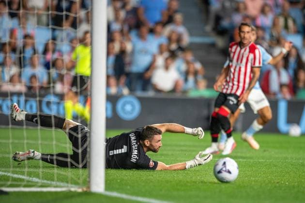 ESP LaLiga EA Sports RC Celta Vigo vs. Athletic Club Bilbao: Athletic s Unai Simon in action during the LaLiga EA Sports match between RC Celta Vigo and Athletic Club Bilbao, played at Abanca Balaidos Stadium in Vigo, Pontevedra, on August 30, 2026, in Spain. Spanish Soccer Copyright: xAgenciaxLOFx