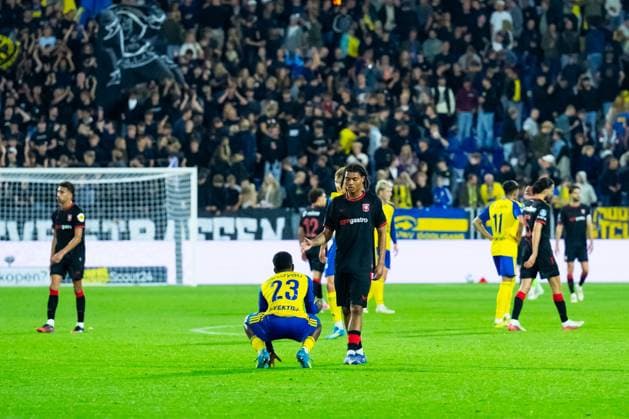 LEEUWARDEN , 30 08-2026 , Kooi Stadium , season 2026 2027 , Dutch Eredivisie football , match between SC Cambuur and FC Twente , picture shows dejection after the match by Cambuur player Lucas Jetten Cambuur - Twente  x206264754x Copyright: