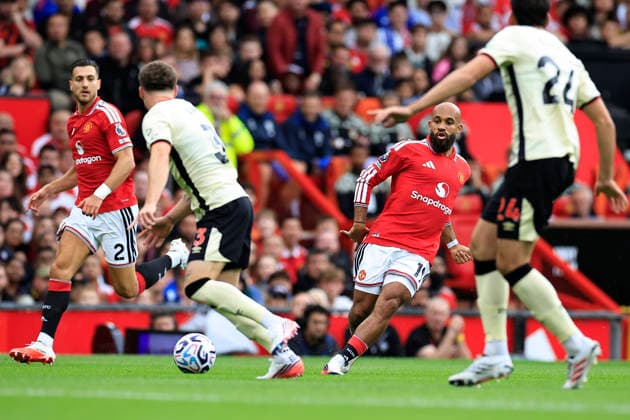 Manchester United, ManU v Ipswich Town, Premier League Bryan Mbeumo (19) of Manchester United tries to pass the ball during the Premier League match between Manchester United and Ipswich Town at Old Trafford, Manchester, UK on 30 August 2026. Manchester Old Trafford Greater Manchester UK Editorial use only DataCo restrictions apply See www.football-dataco.com , Copyright: xConorxMolloyx PSI-24777-0143