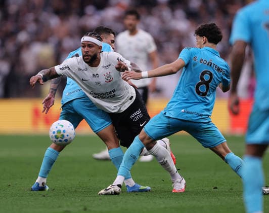 SAO PAULO, BRAZIL - AUGUST 30: Memphis delay Corinthians and. Gabriel Bomtempo Santos during a Brasileirao 2026 match between Corinthians and Santos at Neo Quimica Arena in São Paulo, Brazil. (Photo by Alex Silva Sports Press Photo) Copyright: xAlexxSilvaxSportsxPressxPhotox Sportspressphoto_SPR220525