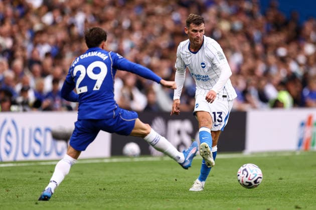 Chelsea gegen Brighton Hove Albion, 30. August 2026, London, Premier League, Fußball: Chelsea gegen Brighton Hove Albion. Pascal Gross von Brighton Hove Albion und Pep Chavarria von Chelsea. Foto: Jacques Feeney, Offside, London, Großbritannien  Copyright: xJacquesxFeeneyx xOffsidexOffside