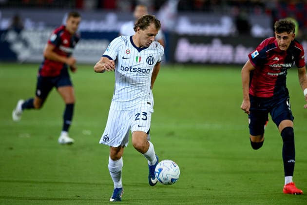 F.C. Internazionale s NicolÃ² Barella in action during the Serie A soccer match between Cagliari Calcio and F.C. Internazionale at the Unipol Domus in Cagliari, Sardinia - Sunday 30th august 2026. - Soccer  Copyright: xGianlucaxZuddas LaPressex