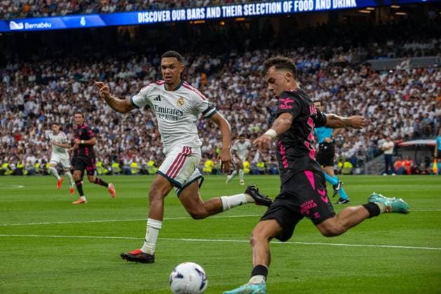 August 30, 2026, Madrid, Spain: Trent Alexander-Arnold (L) of Real Madrid, seen in action during the La Liga EA SPORTS 2026-2027 match between Real Madrid and Malaga CF..Final score: Real Madrid 4 - 0 Malaga CF Madrid Spain - ZUMAs197 20260830_aaa_s197_194 Copyright: xDavidxCanalesx