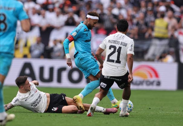 SAO PAULO, BRAZIL - AUGUST 30: Rodrigo garro Corinthians and. Neymar júnior Santos during a Brasileirao 2026 match between Corinthians and Santos at Neo Quimica Arena in São Paulo, Brazil. (Photo by Alex Silva Sports Press Photo) Copyright: xAlexxSilvaxSportsxPressxPhotox Sportspressphoto_SPR220535