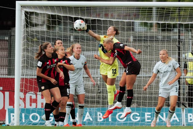 30.08.26, Women, Football, Google Pixel Frauen Bundesliga, Season 2026 2027, Bayer 04 Leverkusen - VfL Wolfsburg, Matchday 2 Rafaela Borggräfe ( 12 - Bayer 04 Leverkusen) goalkeeper save Leverkusen Ulrich-Haberland-Stadion NRW Deutschland