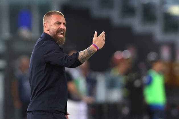 SOCCER - Serie A - SS Lazio vs. Genoa CFC Photo by IPA ABACAPRESS.COM87946960 - Rome, Italy — August 30, 2026: Daniele De Rossi (head coach) of Genoa CFC gives instructions to the team during the 2026–2027 Italian Serie A—Enilive Championship soccer match between SS Lazio and Genoa CFC at the Olympic Stadium in Rome. Rome Italy  Copyright: xIPAxSport ABACAx