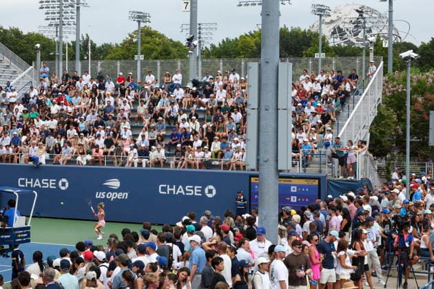 US Open tennis tournament - Day 1 The crowd watches Renata Zarazua of Mexico in action during the Women™s Singles round one of the US Open Tennis Championships at the USTA Billie Jean King National Tennis Center in Flushing Meadows, New York, USA, 30 August 2026. The 2026 US Open tournament runs from 23 August through 13 September. FLUSHING MEADOWS NEW YORK United States  Copyright: xSARAHxYENESELx