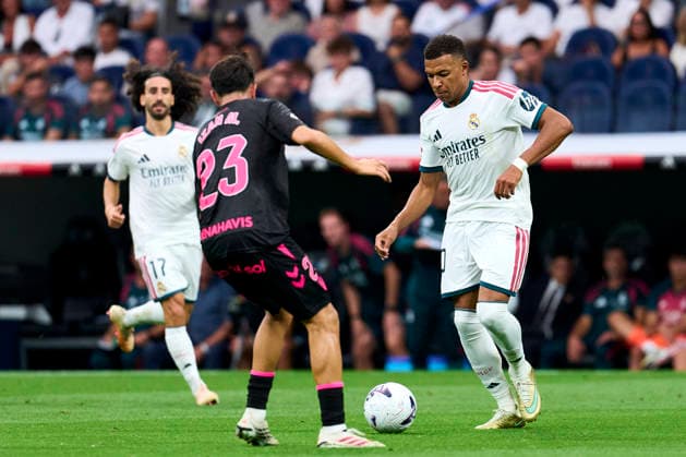 SOCCER- La Liga EA match between Real Madrid CF and Malaga CF at Santiago Bernabeu Stadium, on August 30, 2026. Kylian Mbappe of Real Madrid CF battles for the ball with Izan Merino of Malaga CF during the La Liga EA Sport match between Real Madrid CF and Malaga CF at Santiago Bernabeu Stadium, on August 30, 2026. Madrid Madrid Spain EDITORIAL USE ONLY Copyright: xx SENIS-CEBOLLAx xALFAQUIx dpphotos202042