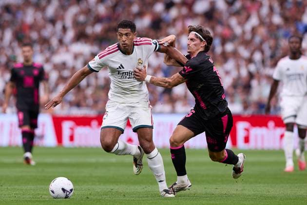 August 30, 2026, Madrid, Spain: Jude Bellingham (Real Madrid CF) and Angel Recio (Malaga CF) are seen in action during the LaLiga EA SPORTS 2026 2027 match between Real Madrid CF and Malaga CF.Final Score: Real Madrid CF 4-0 Malaga CF Madrid Spain - ZUMAs197 20260830_aaa_s197_198 Copyright: xFedericoxTitonex