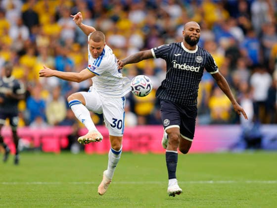 Leeds, England, 30th August 2026. Nico Elvedi of Leeds United and Igor Thiago of Brentford during the Leeds United vs Brentford Premier League match at Elland Road, Leeds. Picture credit should read: James Baylis Sportimage EDITORIAL USE ONLY. No use with unauthorised audio, video, data, fixture lists, club league logos or live services. Online in-match use limited to 120 images, no video emulation. No use in betting, games or single club league player publications. SPI_105_JB_LEEDS_BRENTFORD SPI-4950-0102