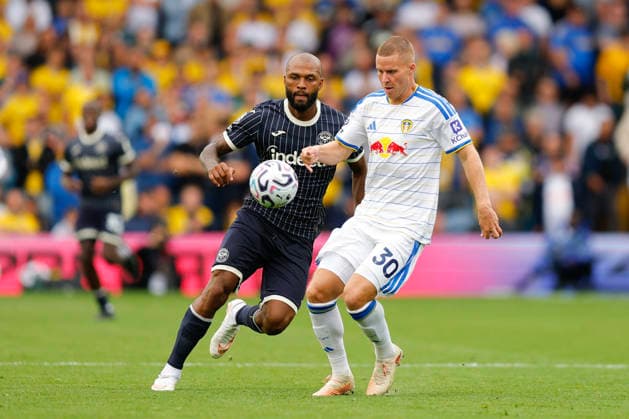 Leeds, England, 30th August 2026. Nico Elvedi of Leeds United and Igor Thiago of Brentford during the Leeds United vs Brentford Premier League match at Elland Road, Leeds. Picture credit should read: James Baylis Sportimage EDITORIAL USE ONLY. No use with unauthorised audio, video, data, fixture lists, club league logos or live services. Online in-match use limited to 120 images, no video emulation. No use in betting, games or single club league player publications. SPI_103_JB_LEEDS_BRENTFORD SPI-4950-0107