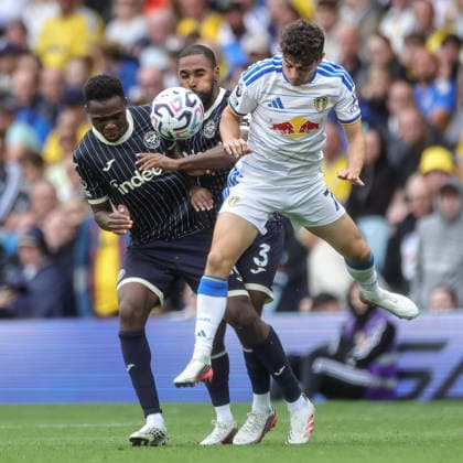Leeds United v Brentford - Premier League 2026 27 Mamadou Sangare of Brentford, Rico Henry of Brentford and Daniel James of Leeds United compete for the ball during the Premier League match between Leeds United and Brentford at Elland Road in Leeds, United Kingdom, on August 30, 2026. Leeds West Yorkshire United Kingdom  Copyright: xNewsxImagesx originalFilename:cosgrove-premierl260830_npjIJ.jpg