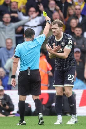 Leeds United v Brentford - Premier League 2026 27 Referee Tony Harrington shows a yellow card to Nathan Collins of Brentford during the Premier League match between Leeds United and Brentford at Elland Road in Leeds, United Kingdom, on August 30, 2026. Leeds West Yorkshire United Kingdom  Copyright: xNewsxImagesx originalFilename:cosgrove-premierl260830_npqY7.jpg