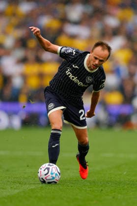Leeds, England, 30th August 2026. Mikkel Damsgaard of Brentford during the Leeds United vs Brentford Premier League match at Elland Road, Leeds. Picture credit should read: James Baylis Sportimage EDITORIAL USE ONLY. No use with unauthorised audio, video, data, fixture lists, club league logos or live services. Online in-match use limited to 120 images, no video emulation. No use in betting, games or single club league player publications. SPI_117_JB_LEEDS_BRENTFORD SPI-4950-0117