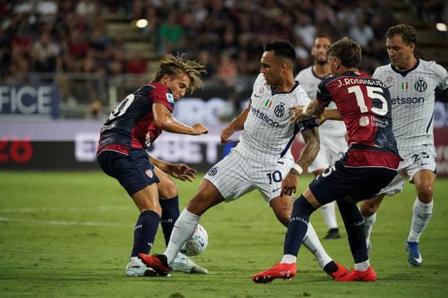 Cagliari Calcio v FC Internazionale - Serie A 2026 27 Fazzini Jacopo ( 10, Cagliari Calcio) and Lautaro Martinez (FC Inter) during the Serie A TIM match between Cagliari Calcio and FC Inter in Cagliari, Italy, on August 30, 2026. Cagliari Italy  Copyright: xAlessandroxToccox originalFilename:alessandro-cagliari260830_npsOB.jpg
