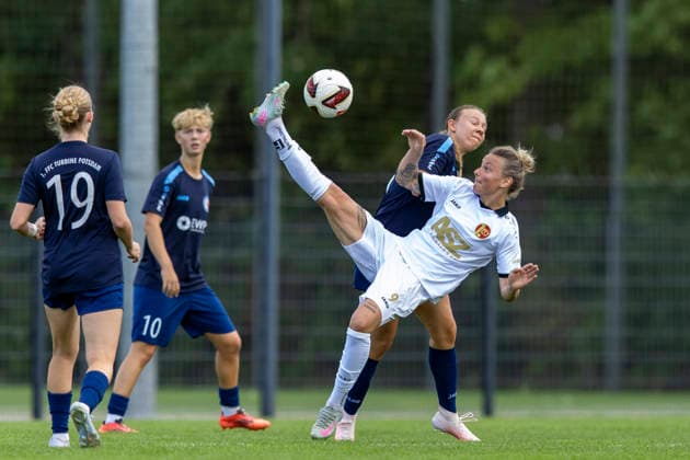 Northeast Regional League Women s Division 1: FFC Turbine Potsdam II vs. FFV Erfurt Potsdam, August 30, 2026; Angelina Lübcke 9 (FFV Erfurt) vs. Pia Pantel 14 (FFC Turbine Potsdam II); Northeast Regional League Women s Division 1: FFC Turbine Potsdam II vs. 1 FFV Erfurt Sportforum Potsdam Waldstadt Schlaatz August 30, 2026 Copyright: xBEAUTIFULxSPORTS Duehringx