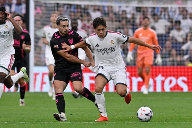 August 30, 2026, Madrid, Madrid, Spain: 15 ARDA GULER of Real Madrid CF being fouled during the match on Matchday 3 of the 2026-27 National League First Division Championship between REAL MADRID C.F. and MALAGA CF, played at the Bernabeu Stadium on August 30, 2026, in Madrid, Spain. Madrid Spain - ZUMAc312 20260830_zsp_c312_257 Copyright: xOscarxManuelxSanchezx