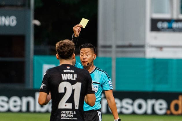 Germany Men s Soccer 3rd Division 2026–2027, Matchday 3: FC Viktoria Köln vs. SC Preußen Münster, Cologne. Referee: Ryo Tanimoto (Japan), FIFA Referee. Yellow card for David Otto (FC Viktoria Köln), 10 yards, caution, warning Copyright: xThiemoxRudolphx