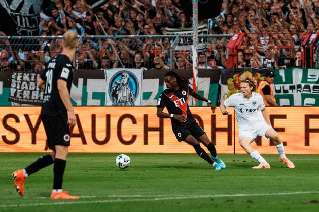 Germany Men s Soccer 3rd Division 2026–2027, Matchday 3: FC Viktoria Köln vs. SC Preußen Münster, Cologne—Yannick Aime Tonye (FC Viktoria Köln) dribbles past Niklas Varelmann (SC Preußen Münster), 36 Copyright: xThiemoxRudolphx