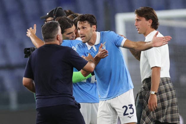 SOCCER - Serie A - SS Lazio vs. Genoa CFC Photo by IPA ABACAPRESS.COM87950699 - Rome, Italy - August 30, 2026: Gennaro Gattuso, coach of Lazio, argues with Alfonso Pedraza (defender) of Lazio during the 2026-2027 Italian Serie A - Enilive Championship soccer match between SS Lazio and Genoa CFC at the Olympic Stadium in Rome. Rome Italy  Copyright: xIPAxSport ABACAx