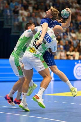 Gummersbach, Schwalbe Arena, August 30, 2026, GER, Men s Handball Bundesliga, Opel HBL, 2026–2027 season, VfL Gummersbach vs. SC Magdeburg. Pictured from left in a one-on-one battle: Garda Ingi SINDRASON (Gummersbach) and Oscar BERGENDAHL (Magdeburg). North Rhine-Westphalia, Germany