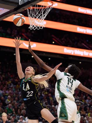 August 30, 2026, Seattle, Washington, USA: Los Angeles Sparks forward CAMERON BRINK (22) attempts a lay-up while defended by Seattle Storm center DOMINIQUE MALONGA (14) in the third quarter of the WNBA, Basketball Damen, USA match between the Seattle Storm and Los Angeles Sparks at Climate Pledge Arena in Seattle. Seattle USA - ZUMAd218 20260830_zsp_d218_038 Copyright: xRichardxDizonx