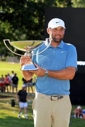 ATLANTA, GA - AUGUST 30: Scottie Scheffler holds up the winners trophy after the fourth and final round of the PGA, Golf Herren Tour Championship on August 30, 2026 at East Lake Golf Club in Atlanta, Georgia. (Photo by David J. Griffin Icon Sportswire) GOLF: AUG 30 PGA Tour Championship EDITORIAL USE ONLY Icon9532608301095