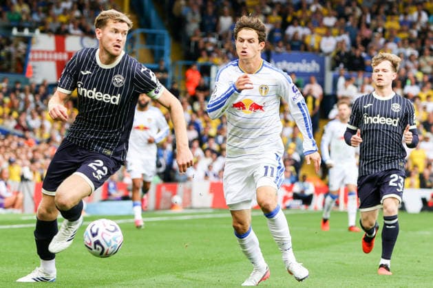 LEEDS, ENGLAND - AUGUST 30: Nathan Collins of Brentford controls the ball during the Premier League match between Leeds United and Brentford at Elland Road on August 30, 2026 in Leeds, England. Copyright: xSeanxChandlerx xSPPx Sportspressphoto_SPR221130