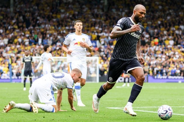 LEEDS, ENGLAND - AUGUST 30: Igor Thiago of Brentford controls the ball during the Premier League match between Leeds United and Brentford at Elland Road on August 30, 2026 in Leeds, England. Copyright: xSeanxChandlerx xSPPx Sportspressphoto_SPR221137
