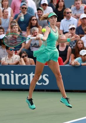 Katie Boulter of GBR in action 2026 US Open, Day One, USTA Billie Jean King National Tennis Center, New York, USA - 30 Aug 2026New York USTA Billie Jean King National T New York (NY) United States of America EDITORIAL USE ONLY No use with unauthorised audio, video, data, fixture lists, club league logos or live services. Online in-match use limited to 120 images, no video emulation. No use in betting, games or single club league player publications.  Copyright: xEllaxLing Shutterstockx 17124547bz