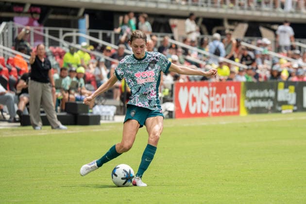 Washington D.C., United States, August 30th 2026: Paige Metayer (26 Washington Spirit) passes the ball during the National Women s Soccer League match between the Washington Spirit and Bay FC at Audi Field in Washington, D.C., United States. (Taneen Momeni SPP) Copyright: xTaneenxMomenix xSPPx spp-en-TaMoSp-260823_WashingtonSpiritvsBayFC_TaneenMomeni26