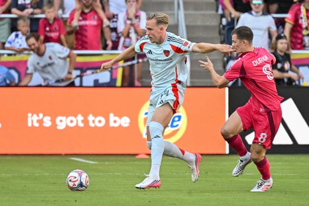 ST. LOUIS, MO - AUGUST 30: Herman Johansson (14) of the FC Dallas shoves Chris Durkin (8) of the St. Louis CITY SC away so he can get control of the ball during the MLS, Fussball Herren, USA regular season match where St. Louis CITY SC hosted FC Dallas on Sunday August 30th, 2026, at Energizer Park in St. Louis City, MO. (Photo by Rick Ulreich Icon Sportswire) SOCCER: AUG 30 MLS St. Louis CITY SC vs FC Dallas EDITORIAL USE ONLY Icon26083003