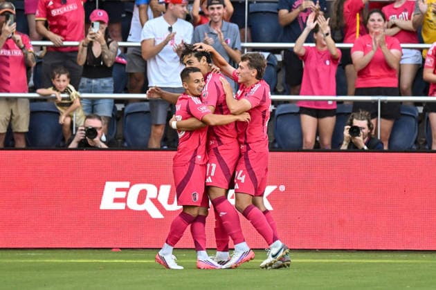 ST. LOUIS, MO - AUGUST 30: Simon Becher (11) of the St. Louis CITY SC gets congratulated on his goal by Alexandru Matan (23) of the St. Louis CITY SC and Daniel Edelman (24) of the St. Louis CITY SC during the MLS, Fussball Herren, USA regular season match where St. Louis CITY SC hosted FC Dallas on Sunday August 30th, 2026, at Energizer Park in St. Louis City, MO. (Photo by Rick Ulreich Icon Sportswire) SOCCER: AUG 30 MLS St. Louis CITY SC vs FC Dallas EDITORIAL USE ONLY Icon26083004