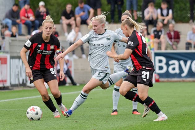 30.08.2026, xgrfx, Fussball Google Pixel Frauen-Bundesliga, Bayer Leverkusen - VfL Wolfsburg v.l. Thea Bjelde (VfL Wolfsburg), Vanessa Fudalla (Bayer Leverkusen) Leverkusen *** August 30, 2026, xgrfx, Soccer Google Pixel Women s Bundesliga, Bayer Leverkusen vs. VfL Wolfsburg, Thea Bjelde (VfL Wolfsburg), Vanessa Fudalla (Bayer Leverkusen), Leverkusen