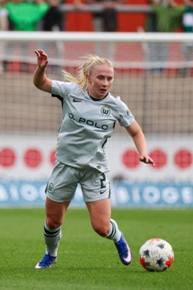 Leverkusen, Deutschland: 30.08.2026 - 1. Frauenbundesliga 2026 2027 - Bayer Leverkusen Frauen vs. VfL Wolfsburg Frauen Im Bild: Thea Bjelde (Wolfsburg) *** Leverkusen, Germany, August 30, 2026, Women s Bundesliga 2026–2027, Bayer Leverkusen Women vs. VfL Wolfsburg Women. Pictured: Thea Bjelde (Wolfsburg) Copyright: HMBxMedia MadeleinexFantini