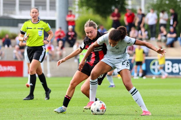 Leverkusen, Deutschland: 30.08.2026 - 1. Frauenbundesliga 2026 2027 - Bayer Leverkusen Frauen vs. VfL Wolfsburg Frauen Im Bild: v.li. im Zweikampf Sofie Zdebel (Leverkusen) und Cora Zicai (Wolfsburg) *** Leverkusen, Germany, August 30, 2026 – Women s Bundesliga 2026–2027: Bayer Leverkusen Women vs. VfL Wolfsburg Women. Pictured, from left, in a tackle: Sofie Zdebel of Leverkusen and Cora Zicai of Wolfsburg. Copyright: HMBxMedia MadeleinexFantini