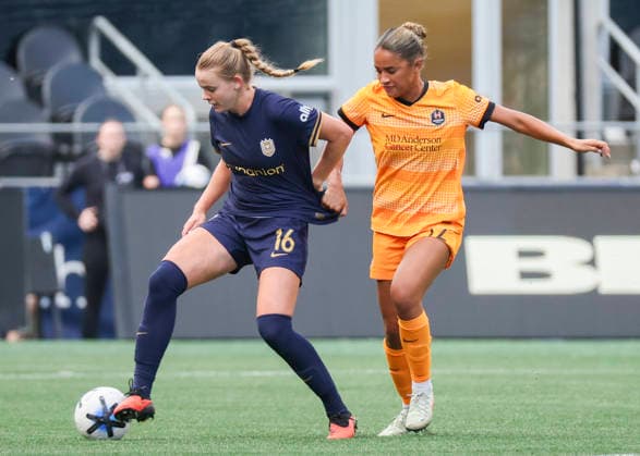 SEATTLE, WA - AUGUST 30: (left to right) Seattle Reign FC midfielder Ainsley McCammon (16) keeps the ball away from Houston Dash midfielder Kiki van Zanten (12) in the second half during the NWSL match between the Houston Dash and Seattle Reign FC on August 30, 2026 at Lumen Field in Seattle, Washington. (Photo by Leslie Plaza Johnson Icon Sportswire) SOCCER: AUG 30 NWSL Seattle Reign FC vs Houston Dash EDITORIAL USE ONLY Icon260830014