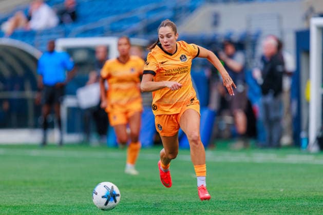 August 30, 2026, Seattle, Washington, USA: Houston Dash Forward KAT RADER ( 22) controls the ball during the second half of a NWSL 2026 regular season game between Seattle Reign FC and Houston Dash at Lumen Field in Seattle on August 30, 2026. Seattle won 1:0. Seattle USA - ZUMAw150 20260830_zsp_w150_029 Copyright: xJasonxWangx