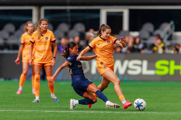 August 30, 2026, Seattle, Washington, USA: Houston Dash Forward KAT RADER ( 22) controls the ball during the first half of a NWSL 2026 regular season game between Seattle Reign FC and Houston Dash at Lumen Field in Seattle on August 30, 2026. Seattle won 1:0. Soccer 2026: NWSL Seattle Reign 1:0 Houston Dash  - ZUMAw150 20260830_zsp_w150_039 Copyright: xJasonxWangx
