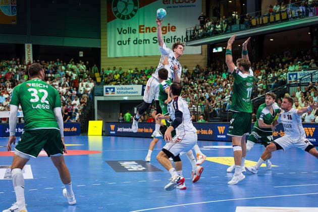 August 30, 2026, xovx, Opel Handball Bundesliga, HSG Wetzlar vs. SG BBM Bietigheim: Nikolaj Laesö (HSG Wetzlar), Maxim Orlov (SG BBM Bietigheim), Jona Schoch (HSG Wetzlar), Dominik Claus (SG BBM Bietigheim), Petter Överby (HSG Wetzlar), Niklas Theiß (HSG Wetzlar), Fabian Wiederstein (SG BBM Bietigheim) Wetzlar, Buderus Arena, Hesse, Germany, DE