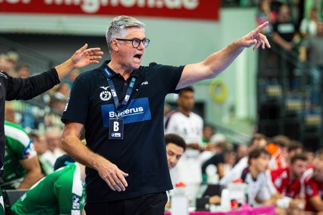 August 30, 2026, xovx, Opel Handball Bundesliga, HSG Wetzlar vs. SG BBM Bietigheim; Coach Runar Sigtryggsson of HSG Wetzlar gesturing with his arms; Wetzlar Buderus Arena, Hesse, Germany, DE