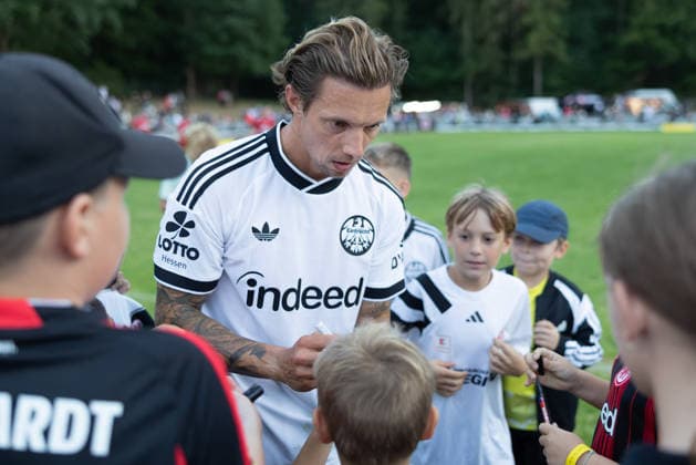 FC Nieder Florstadt Over-40s, Eintracht Frankfurt Legends Team, Eintracht in the Region, Sonny Kittel Signs Autographs, Match featuring the Eintracht Frankfurt Legends Team at FC Nieder Florstadt on August 28, 2026, Florstadt, Hesse, Germany, Waldsportplatz Nieder Florstadt